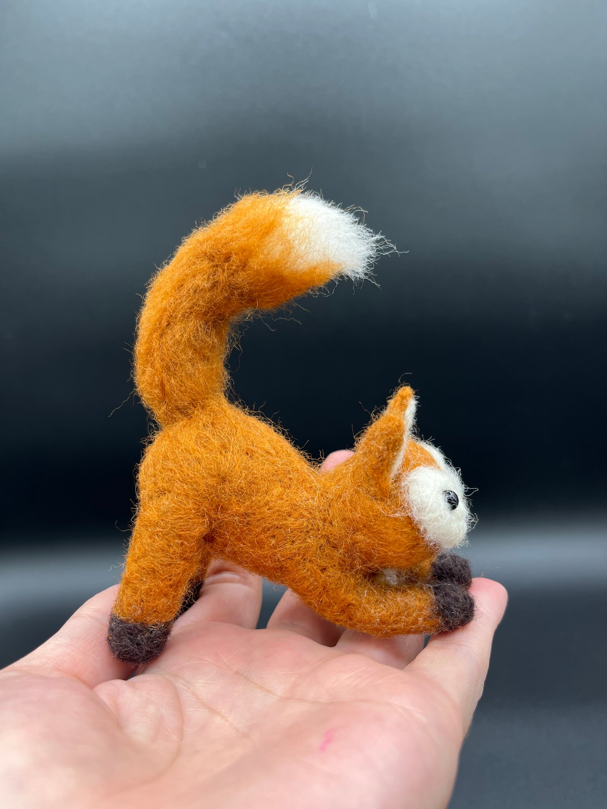 Frisky Fox Beginners Needle Felting Kit. Easy to follow printable PDF instructions & YouTube Tutorial link. All supplies included!