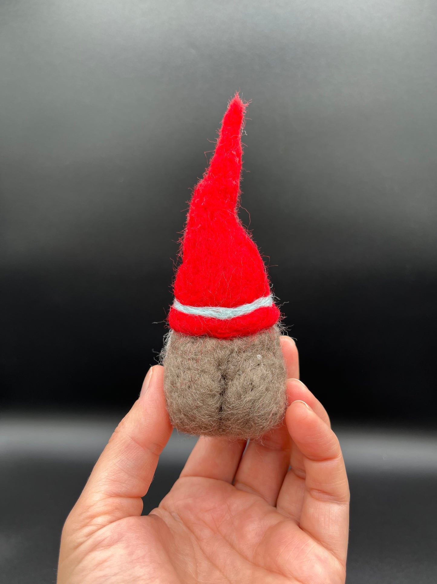 Make this cute Plump Gnome at home with this easy to follow DIY needle felting kit. 